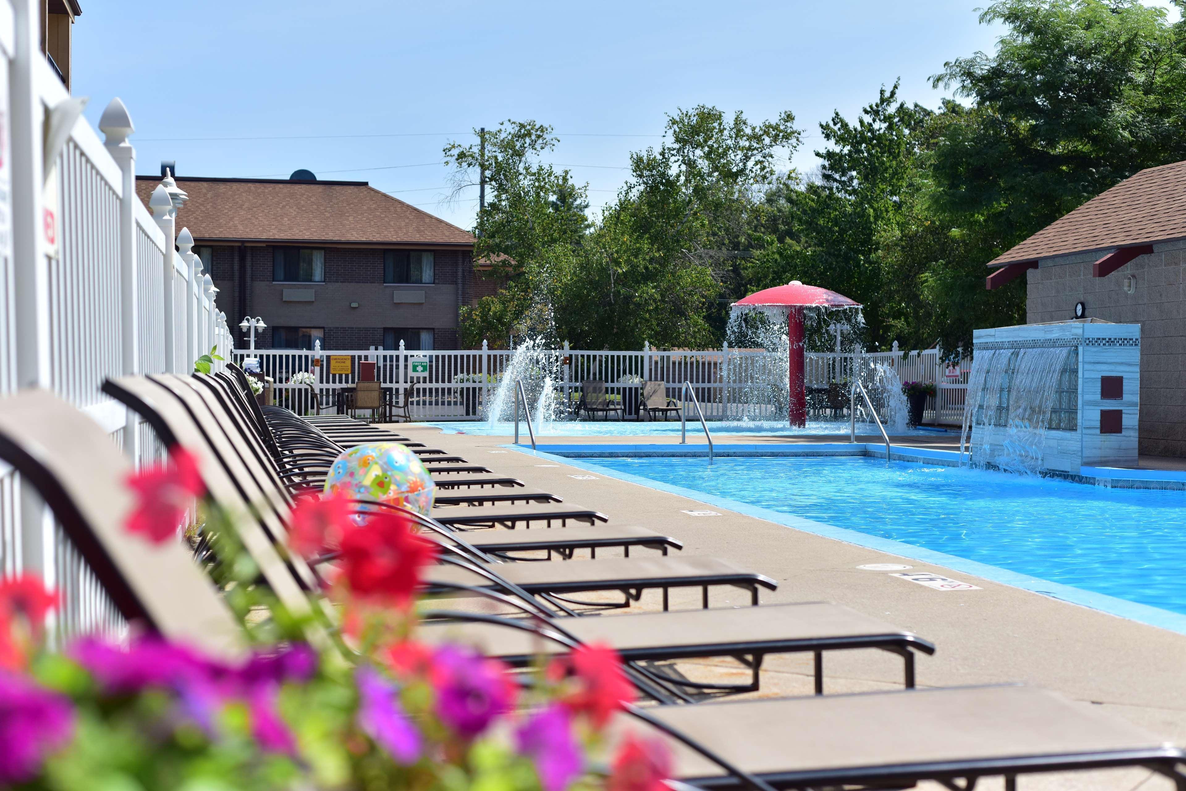 Best Western Ambassador Inn & Suites Wisconsin Dells Eksteriør billede
