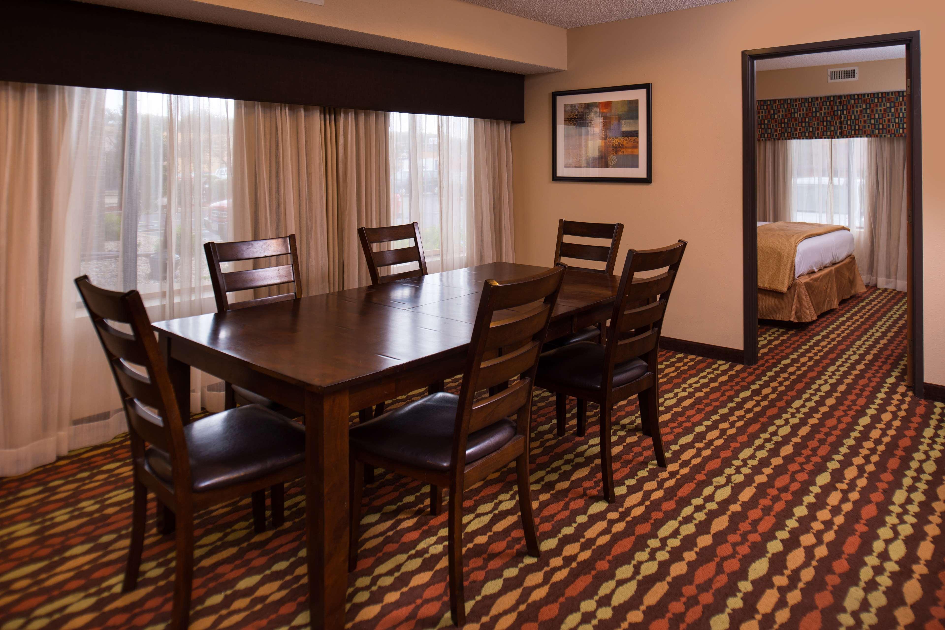 Best Western Ambassador Inn & Suites Wisconsin Dells Eksteriør billede