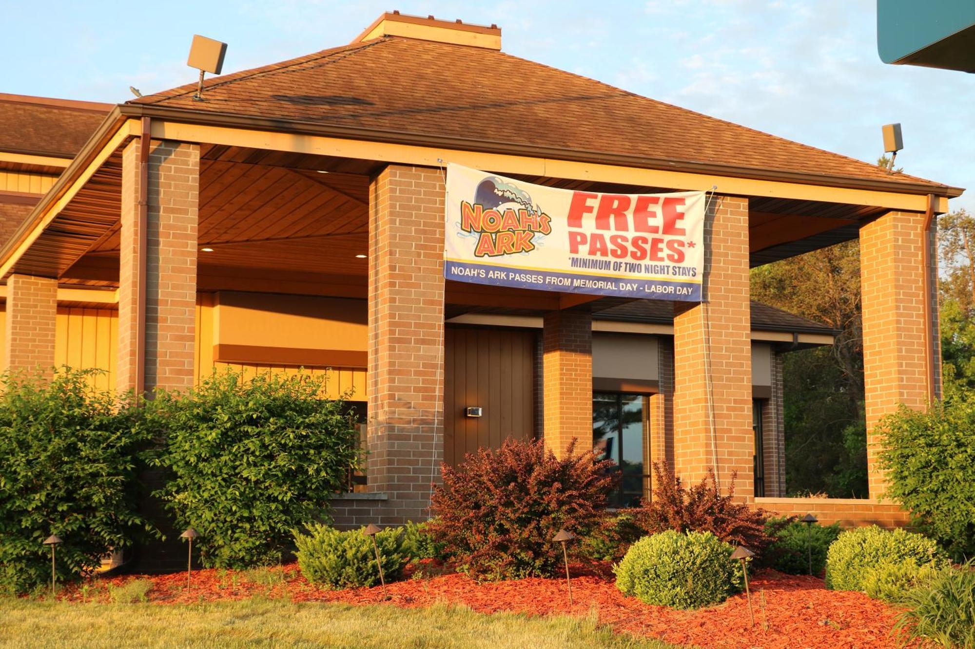 Best Western Ambassador Inn & Suites Wisconsin Dells Eksteriør billede